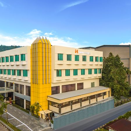Swiss-Belhotel Manokwari Esterno foto